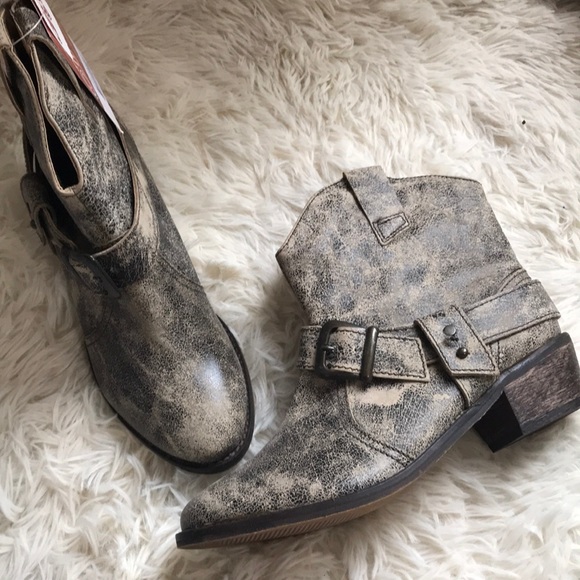 Dingo DI 369 with strap distressed hitchhiker size 7 Brand new in box - Picture 1 of 5